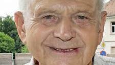 Ewald Kiesel: "Beim Benzin schaue ich nicht auf die Preise, weil ich nicht viel Auto fahre. Meistens nur von Zuhause nach Bad Kissingen, das sind etwa 2000 Kilometer im Jahr. Allerdings verstehe ich Leute, die viel fahren. Die müssen da drauf gucken." Er selbst hat nur den Dieselpreis im Blick, weil seine Schlepper mehr verbrauchen.