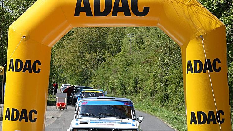 Am Sportgelände Elfershausen starteten die Teams auf die Strecke.