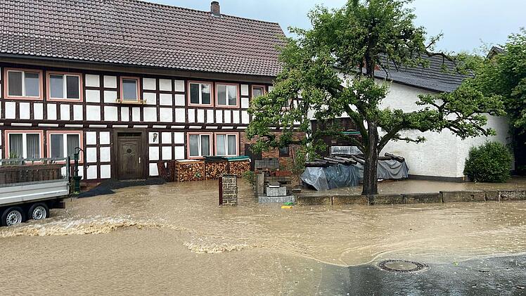 Großheirath: Feuerwehr bei Überflutung am Limit - Beschwerden machen fassungslos