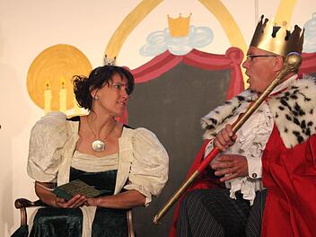 Die Prinzessin und der kaninchensüchtige König.  Foto: Angelika Silberbach