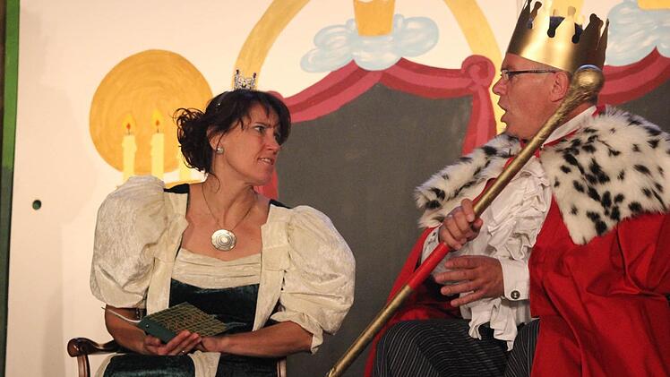 Die Prinzessin und der kaninchensüchtige König.  Foto: Angelika Silberbach