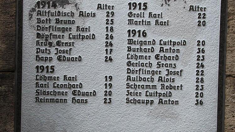 Hier finden sich die Namen der Gefallenen...