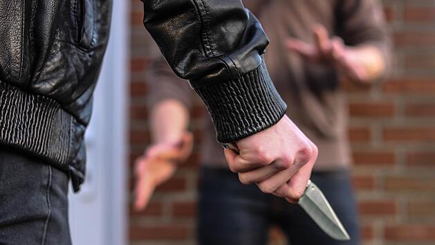 Lebensgef&auml;hrlich verletzt wurde ein Mann im W&uuml;rzburger Stadtteil Zellerau, als der Bruder seiner Lebensgef&auml;hrtin  ihn mit einem Messer niederstach. Symbolfoto: Christopher Schulz