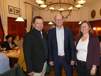 Nach fast zehnj&auml;hriger Amtszeit wurde Thomas Stadelmann (Mitte) von der Zeiler SPD erneut zum B&uuml;rgermeisterkandidaten im kommenden Fr&uuml;hjahr nominiert. Der Landratskandidat Wolfgang Br&uuml;hl sowie die Orts- und Kreisvorsitzende Johanna Bamberg-Reinwand gratulierten dem "B&uuml;rgermeister der Herzen", wie er seit seiner ersten Wahl im Jahr 2009 genannt wird.Christian Licha