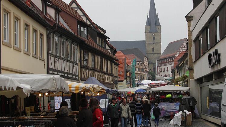 Tausende von Besuchern kamen am Sonntag zum Kirchweihmarkt nach Zeil. Verbunden war das bunte Treiben in der Altstadt mit der Gewerbeschau.