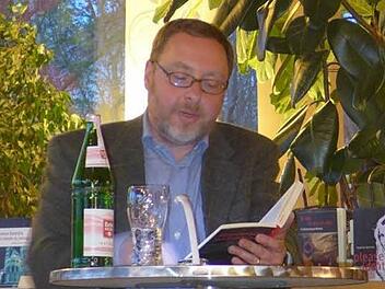 Der Bamberger Autor Thomas Kastura las im Intermezzo in Zeil aus seiner Krimi-Kurzgeschichtensammlung. Foto: Sabine Meissner