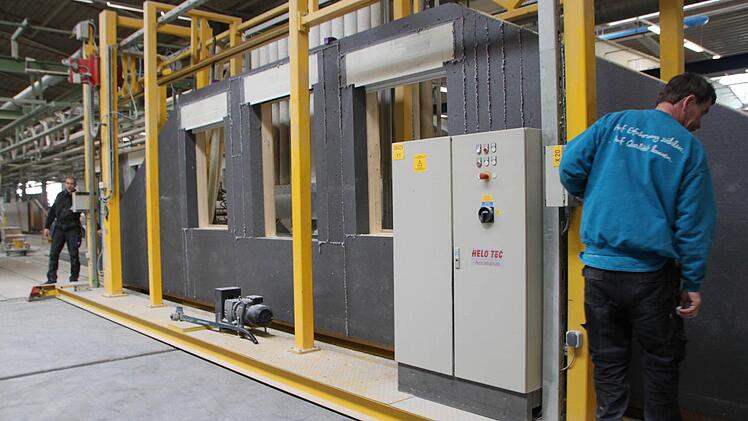 Impressionen aus der Fertigungshalle von Hanse Haus in Oberleichtersbach Foto: Ulrike Müller