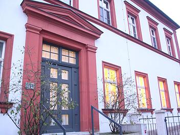 Die CSU hatte eine Demenz-WG nach H&ouml;chstadter Vorbild ins Gespr&auml;ch gebracht. Eine solche sie l&auml;ngst geplant und werde auf der Herzo Base realisiert, kontert die SPD.    Foto: Theresa Schiffl