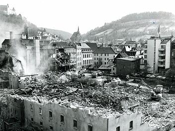 Das ist noch nicht mal vierzig Jahre her: 1979 wurden die alten Mälzerei- und Mühlengebäude zwischen Gasfabrikgässchen und Holzmarkt abgebrochen, um Platz zu schaffen für den Kaufplatz. Und dessen Tage sind auch schon wieder gezählt. Foto: Archiv - Stephan Tiroch