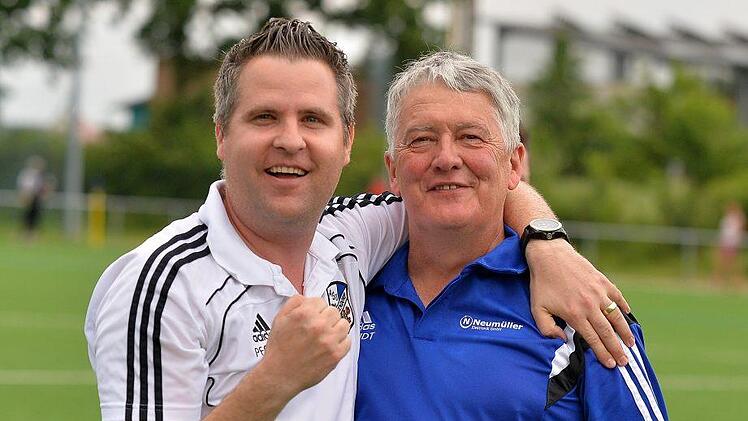 Zwei, die im Hintergrund an der Erfolgsgeschichte des ASV schreiben: Manfred Schmidt (r.) und Stadionsprecher Veit Burkard. Foto: Picturedreams