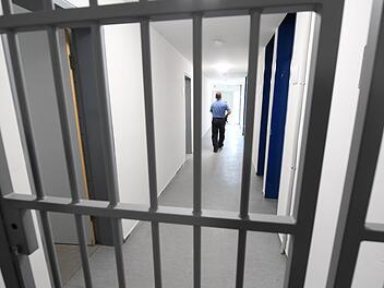 19 Jahre saß in Canberra ein Mann unschuldig im Gefängnis. Symbolfoto: Arne Dedert/dpa