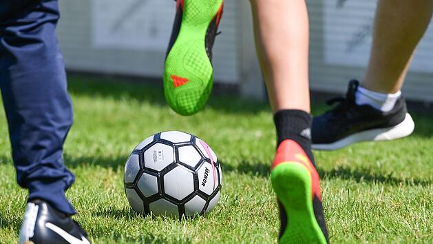 Jugendlicher (16) bei Fu&szlig;ballspiel mit Messer verletzt