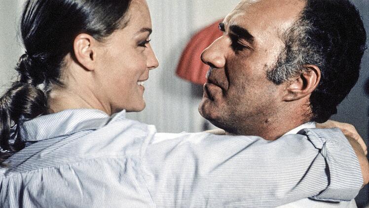 Gl&uuml;ckliche Stunden verleben Pierre (Michel Piccoli) und seine Geliebte H&eacute;l&egrave;ne (Romy Schneider).