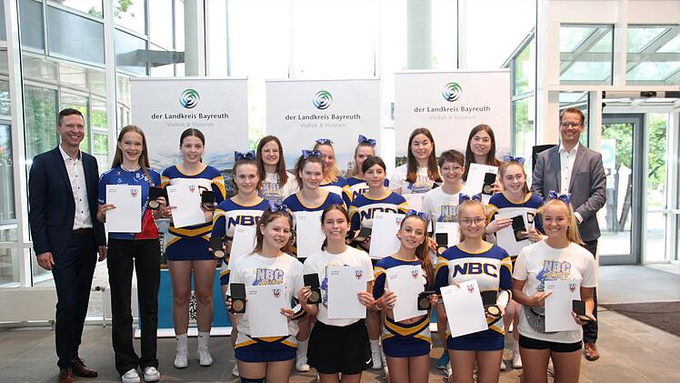 Bayreuth: "Der Sport kann vieles sein" - Landrat Wiedemann ehrt Athleten und Funktion&auml;re