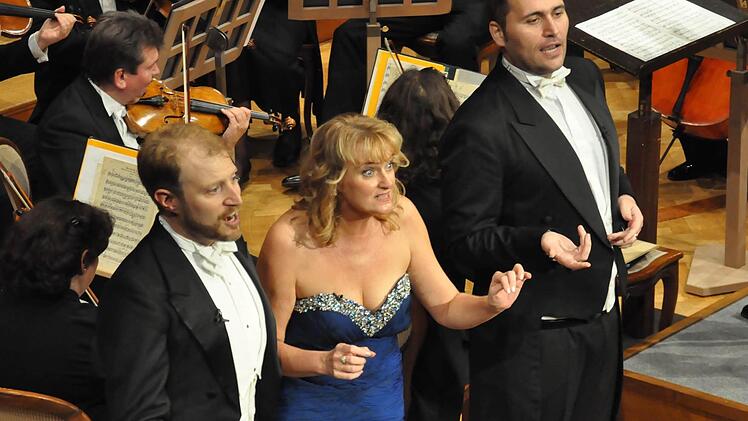 "Ja das Studium der Weiber ist schwer", fand nicht nur der Komponist Franz Lehár in seiner Operette "Die lustige Witwe", sondern auch Bryan Rothfuß, Iva Simon und Onur Ertür beim "Operettenzauber" 2013. Bryan Rothfuß wird Iva Simon auch in diesem Jahr zur Seite stehen.
