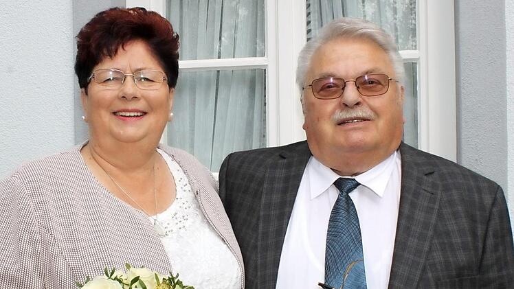 Maria und Engelbert Harrer konnten jetzt Goldene Hochzeit in Heiligenstadt feiern. Foto: Petra Malbrich