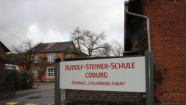 Der Festsaal der freien Waldorfschule im Coburger Stadtteil Baiersdorf wurde von Reichsbürgern aus ganz Deutschland für eine illegale Versammlung genutzt. Die Schulleitung betont, nichts von dem Treiben gewusst zu haben und zeigt sich schockiert.