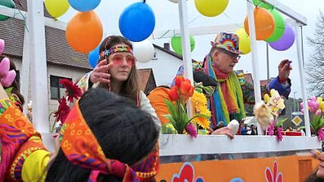 "Buntes Treiben" mal wörtlich genommen.