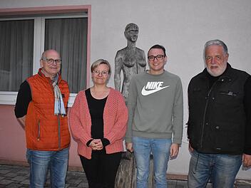 Vorstandswahl: (von links) Bernhard Gößmann-Schmitt (1. Vorsitzender), Astrid Schmitt (2. Vorsitzende), Tim Söder (Schriftführer) und Georg Vorndran (Kassier). Als weiterer Kassier wurde Rainer Kraus gewählt.