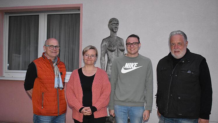 Vorstandswahl: (von links) Bernhard Gößmann-Schmitt (1. Vorsitzender), Astrid Schmitt (2. Vorsitzende), Tim Söder (Schriftführer) und Georg Vorndran (Kassier). Als weiterer Kassier wurde Rainer Kraus gewählt.
