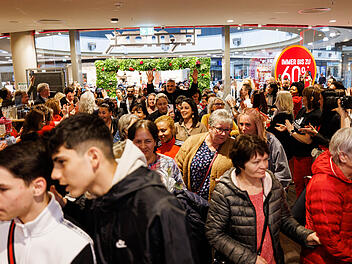Bayreuth: Er&ouml;ffnung von TK-Maxx-Filiale l&ouml;st gro&szlig;en Riesen-Ansturm aus - "sind &uuml;berw&auml;ltigt"