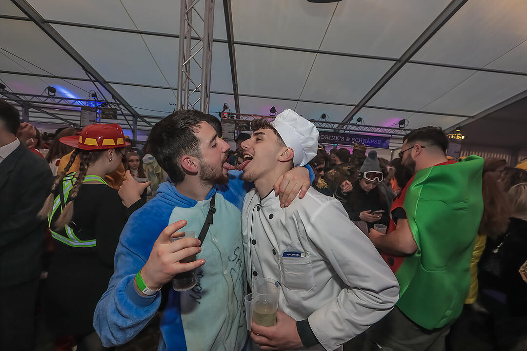 Im großen Festzelt wurde richtig gefeiert!
