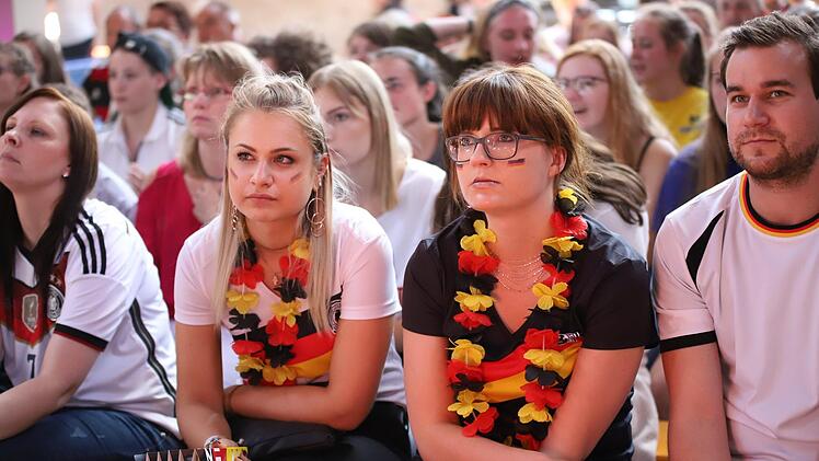 Von der frühen Anstoßzeit ließen sich die Zuschauer nicht abschrecken. Sie sorgten erneut für eine "volle Hütte" in der Kühnlenzpassage. Foto: Marian Hamacher