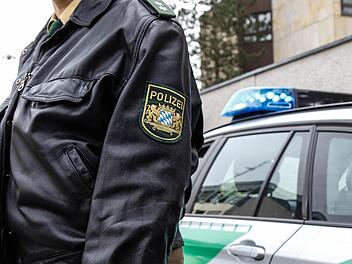 Zwei Unbekannte überfielen in Nürnberg einen 22-Jährigen. Die Kripo sucht nun nach Hinweisen zu den beiden Tätern. Symbolfoto: Christopher Schulz