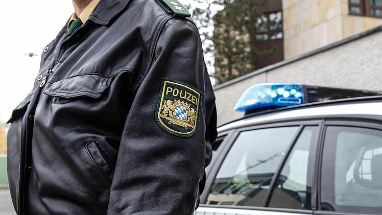 Zwei Unbekannte überfielen in Nürnberg einen 22-Jährigen. Die Kripo sucht nun nach Hinweisen zu den beiden Tätern. Symbolfoto: Christopher Schulz