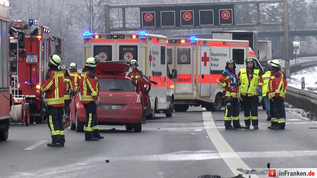 Schwerer Verkehrsunfall auf A3 bei Tennenlohe