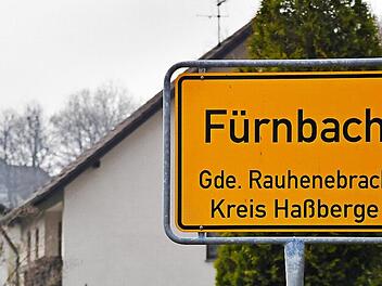 Im Rauhenebracher Ortsteil Fürnbach wurde eine junge Frau erstochen, ihr Freund soll der Täter sein. Das Dorf liegt im Steigerwald im Kreis Haßberge und nahe der Grenze zum Landkreis Bamberg (siehe Grafik).  Foto: Ronald Rinklef
