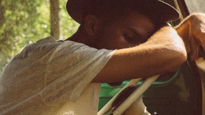 Bei Marktrodach im Landkreis Kronach ist ein 18-J&auml;hriger gegen einen Sattelzug gekracht. Grund waren wohl: &Uuml;berm&uuml;dung und Alkohol. Symbolfoto: pixabay.com/Free-Photos