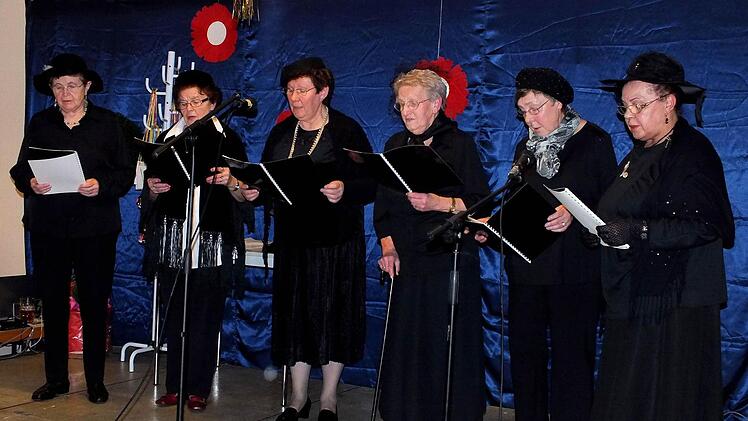 Die "Klageweiber" (von links: Gertrud Binder, Hildtrud Dietlein, Rosemarie Zwillich, Irmina Oswald, Maria Krines und Inge Seelmann) wehklagten über verschiedene lustige Probleme. Foto: Alfons Beuerlein