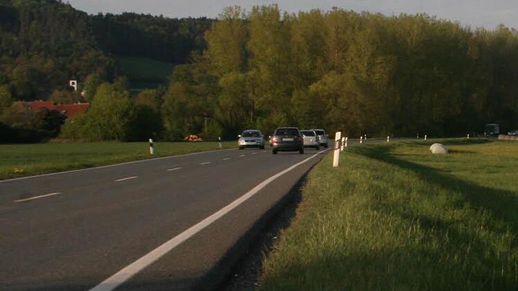 Der Ausbau der Bundesstraße 173 zwischen Kronach und Lichtenfels wird von der breiten Mehrheit der Kreisräte gefordert. Dennoch entbrannte dazu wieder eine hitzige Diskussion. Foto: Alexander Müller/Archiv