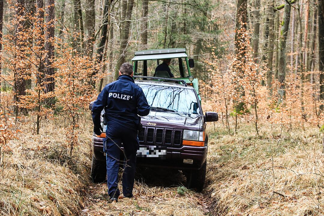 Verfolgungsjagd durch Oberfranken: Mann flieht vor Polizei in den Wald
