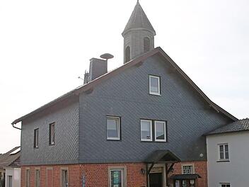 Der Umbau der früheren Gemeindekanzlei zieht sich. Die Gewerkevergabe scheint kompliziert. Foto: H. Fischer