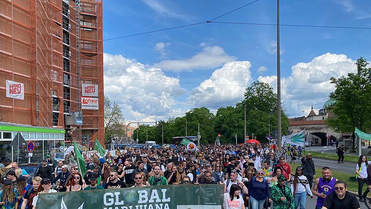 Global Marijuana March Nürnberg: Cannabis-Parade mit Hunderten Demonstranten - Bilderstrecke