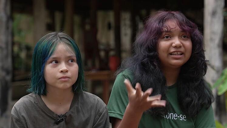 Naomi (links) und Luna, die T&ouml;chter des ungleichen Paares, sind der ganze Stolz ihrer Eltern.