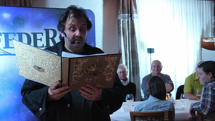 Der Burgkunstadter Musiker und Schriftsteller Udo Langer nimmt die Zuhörer mit auf eine fantastische Reise.  Fotos: Stephan Stöckel