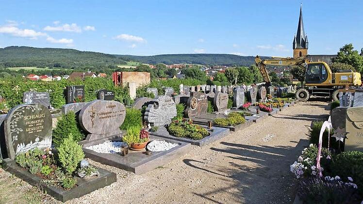 Drastisch steigen werden ab 1. November in Litzendorf (im Bild der Friedhof) die Bestattungsgebühren. Foto: RiegerPress