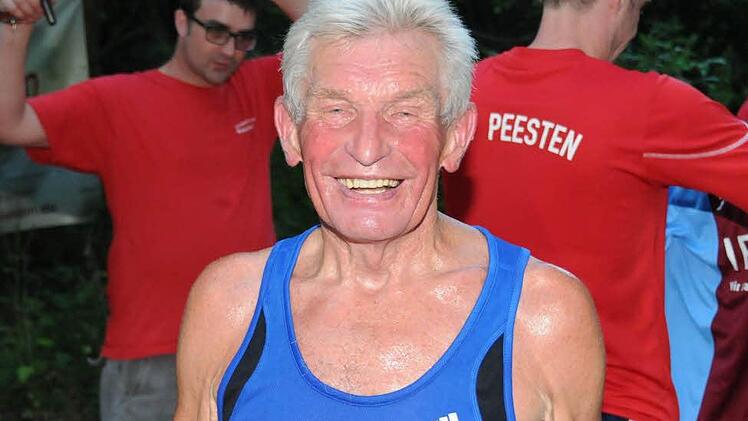 Der fast 80-jährige Anton Wartha hat noch gute Erinnerungen an Walter Richter, mit dem er zusammen gelaufen ist. Foto: Michael Kraus