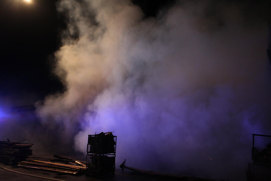 Flammen vernichten stillgelegte Zimmerei