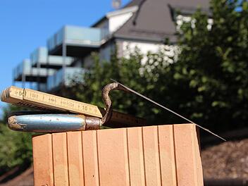 In Burkardroth soll am Kirchberg ein Mehrfamilienwohnhaus mit acht Wohnungen entstehen. Foto: Johannes Schlereth