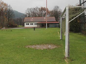 Ortsumgehung, Klage, Vereinsinterna - beim DJK/SV Zeyern/Roßlach müssen weiterhin einige "heiße Eisen" angepackt werden. Foto: Archiv