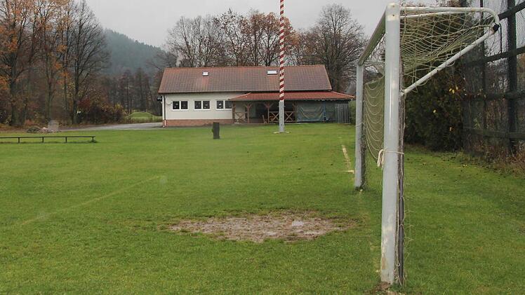 Ortsumgehung, Klage, Vereinsinterna - beim DJK/SV Zeyern/Roßlach müssen weiterhin einige "heiße Eisen" angepackt werden. Foto: Archiv