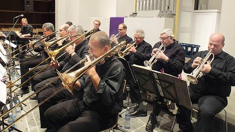 Auch bei den "Herzophonics" musizieren seit längerer Zeit Erwachsene innerhalb der Stadtjugendkapelle.  Foto: Richard Sänger (Archiv)