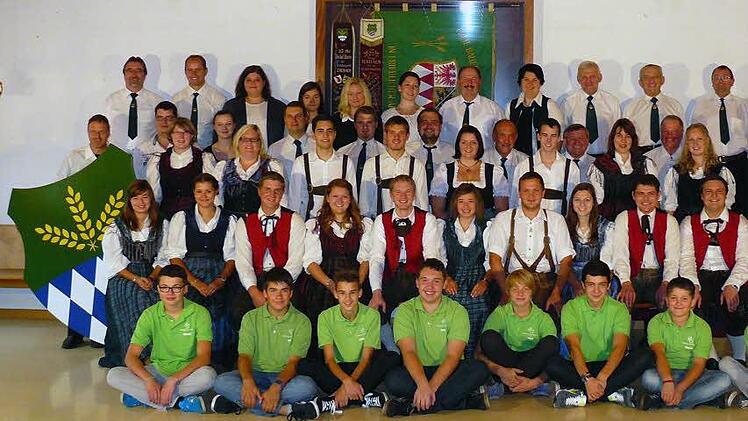 Ein schönes Bild - die rührige Landjugend Zaubach! Vom 15. bis 17. Mai 2015 feiert sie mit einem dreitägigen Fest ihr 50-jähriges Gründungsjubiläum.  Fotos: kpw