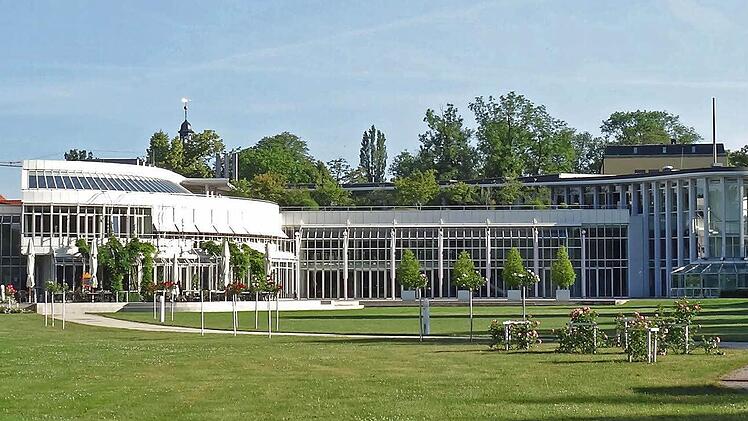 So sieht das Kongresshaus heute aus. Bei der späteren Erweiterung kam auf der linken Seite ein Anbau hinzu.Foto: Jochen Berger