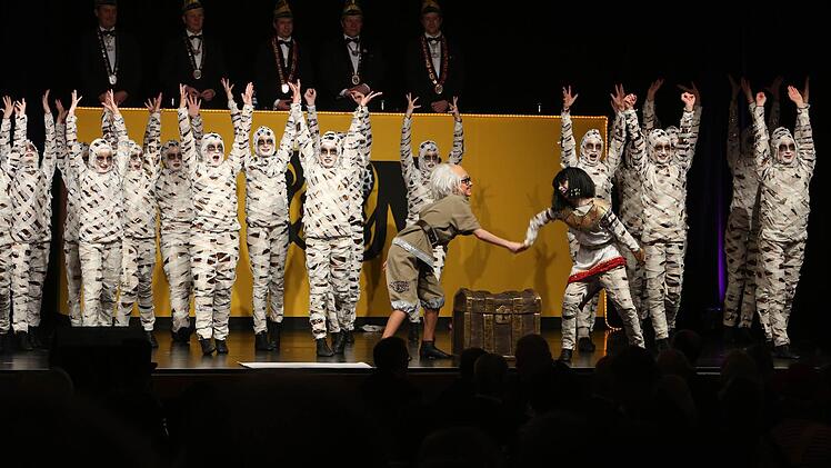 Die Effect's mit ihrem Schautanz "Der Schatz der Mumien".  Foto: Barbara Herbst