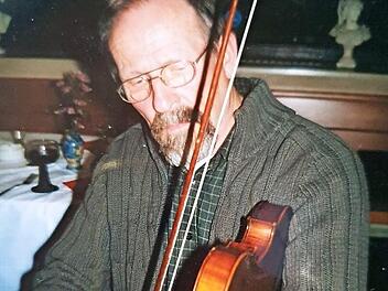 Eberhard Hofmann beherrscht viele Musikinstrumente.